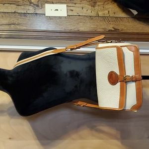 Dooney & Bourke leather beige/tan shoulder bag med